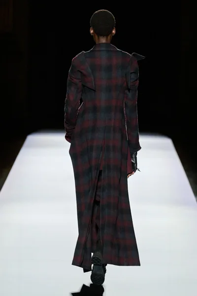 Look 18